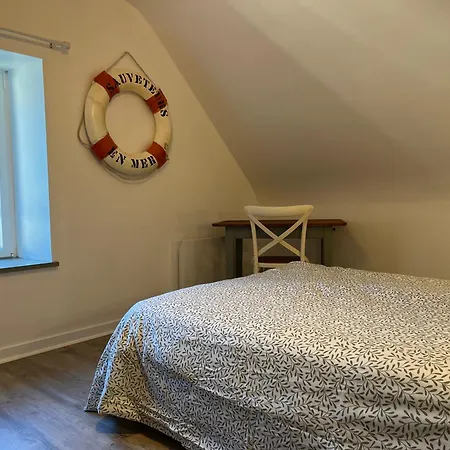 Maison Bretonne Typique Des Oiseaux A Beg Meil Holiday home *