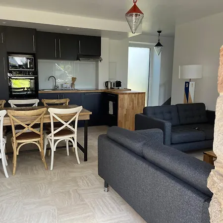 Holiday home Maison Bretonne Typique Des Oiseaux A Beg Meil *
