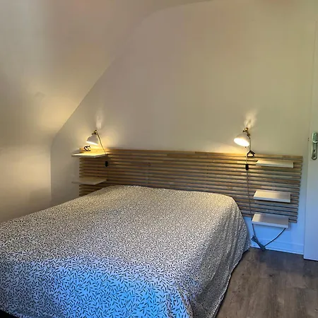 Maison Bretonne Typique Des Oiseaux A Beg Meil Holiday home